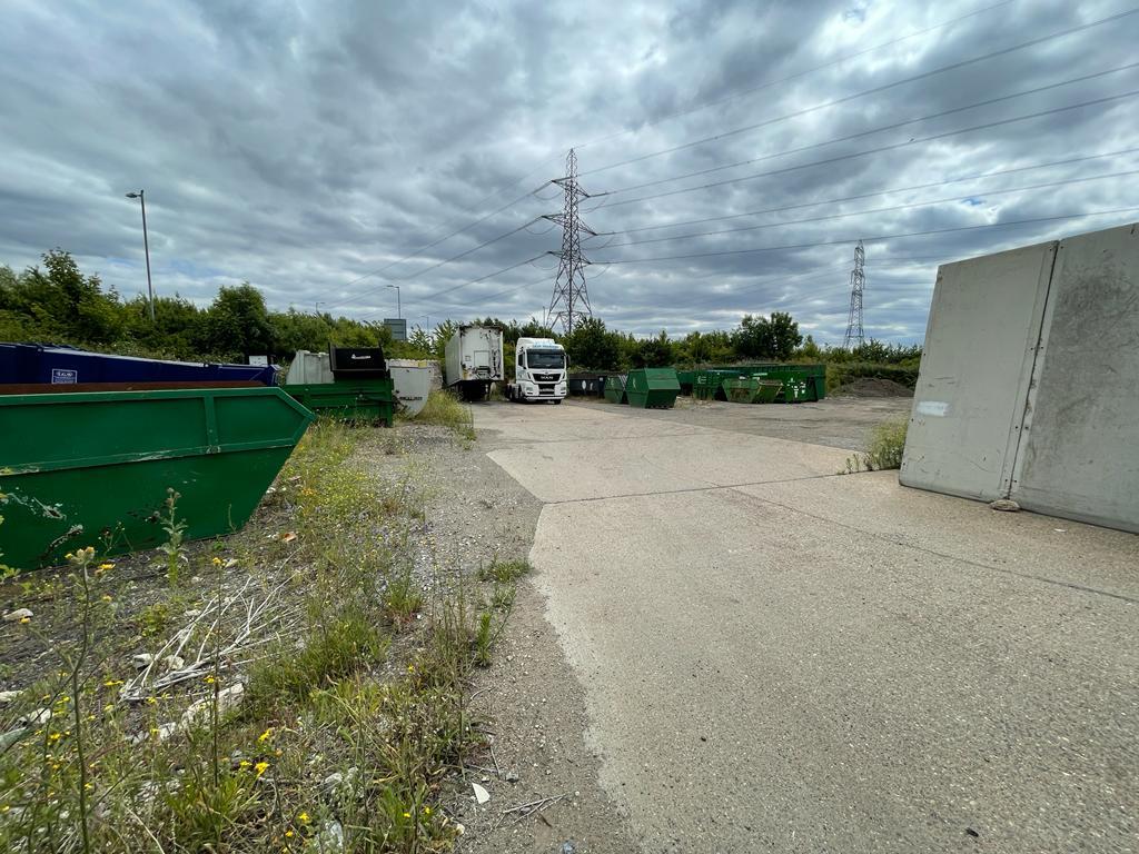 Lot: 71 - COMMERCIAL INVESTMENT AND LAND WITH POTENTIAL - 